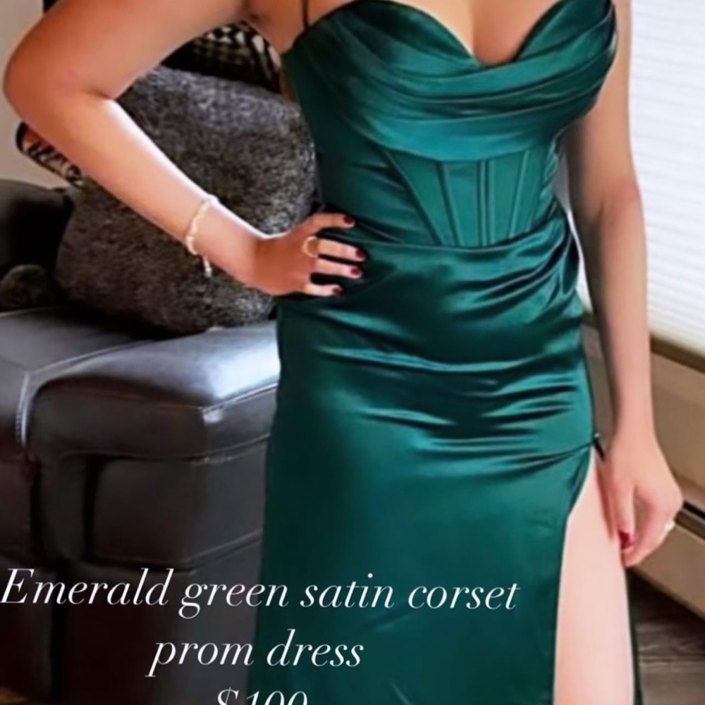 Emerald green prom dress